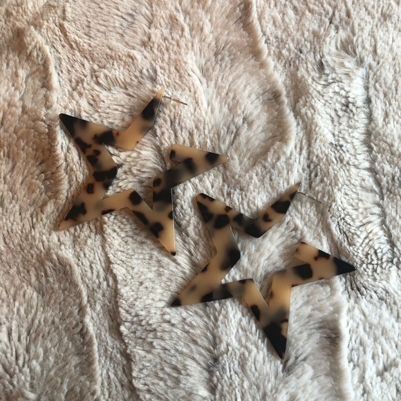 BIG STAR RESIN TORTOISE SHELL BROWN EARRINGS - Picture 3 of 4